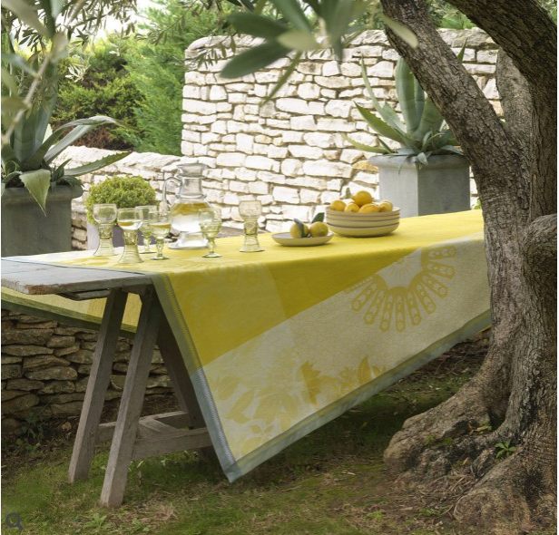 Le Jacquard Francais table linens.