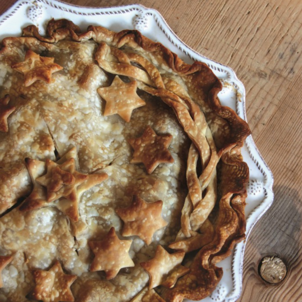 Berry & Thread Pie/Quiche Dish